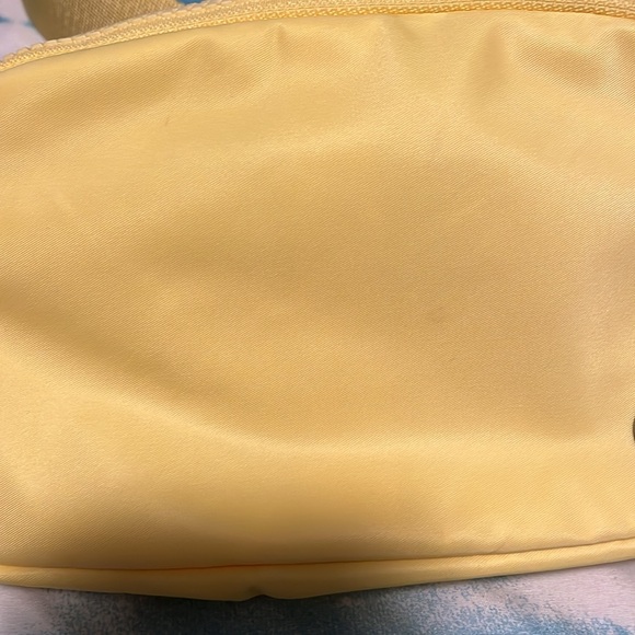 Lululemon yellow belt bag - Color SOLD OUT online - Picture 2 of 6